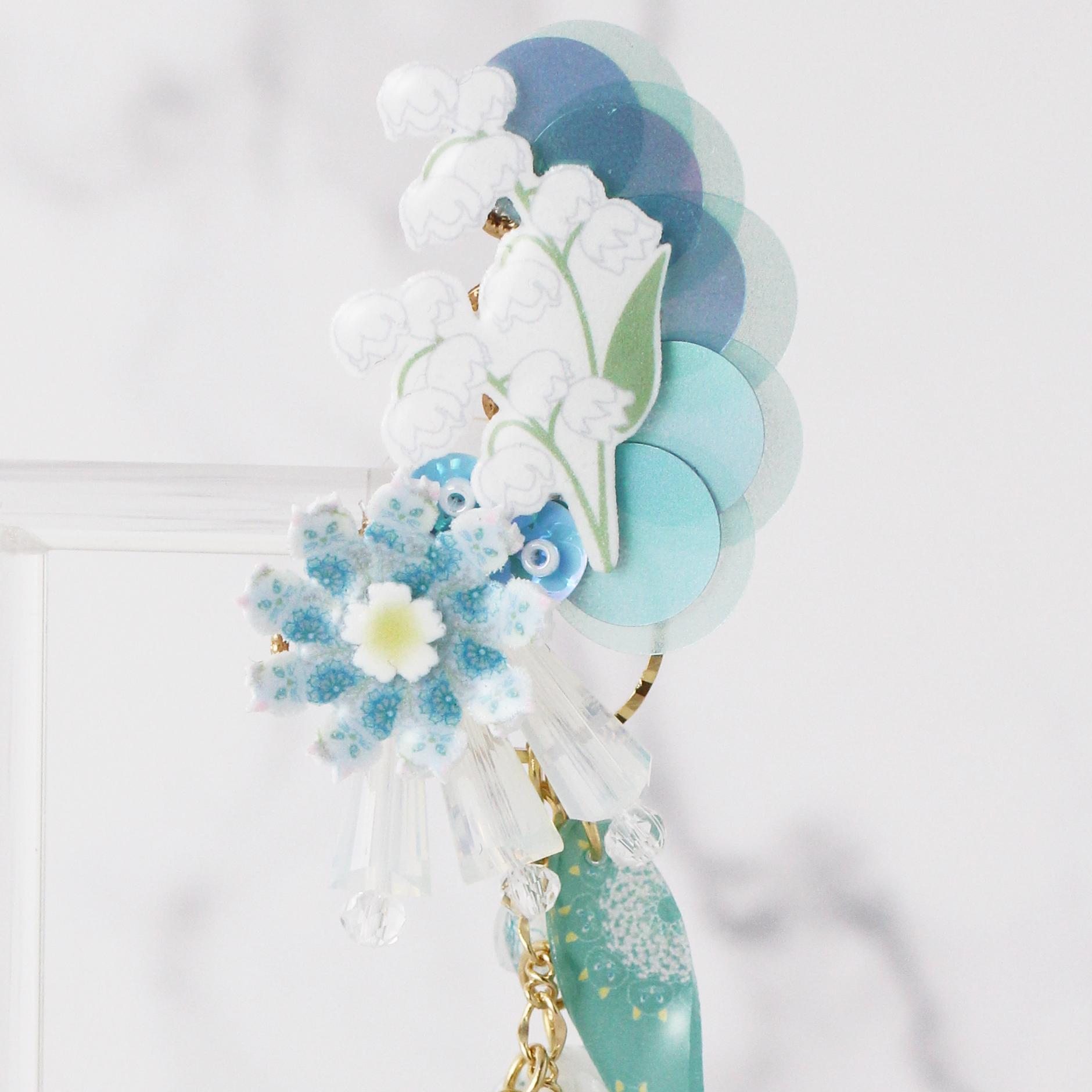 すずらん×ねこ 2wayアシンメトリーピアス／イヤリング｜揺れる鈴蘭と猫のトリックアートアクセサリー | 3枚目