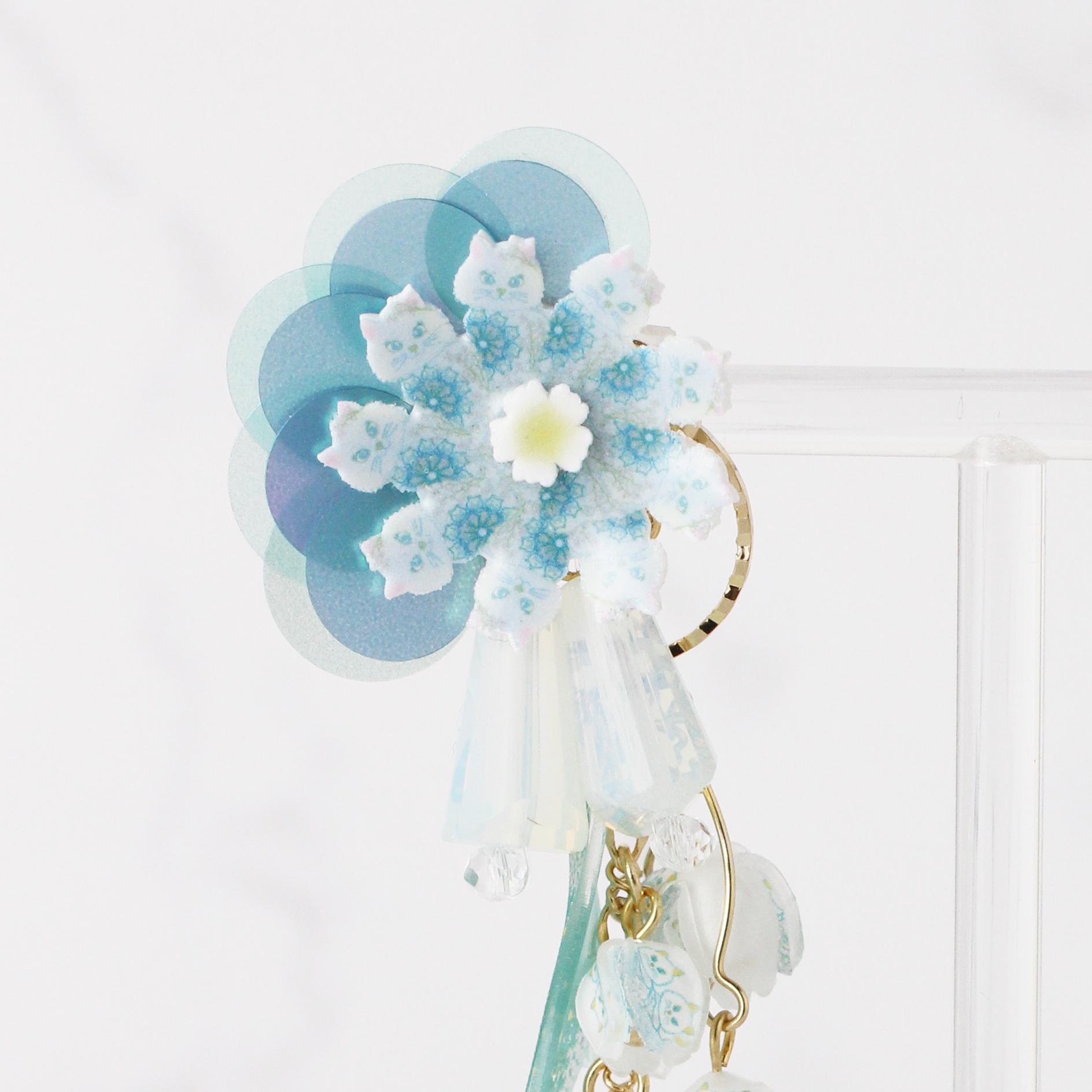 すずらん×ねこ 2wayアシンメトリーピアス／イヤリング｜揺れる鈴蘭と猫のトリックアートアクセサリー | 6枚目