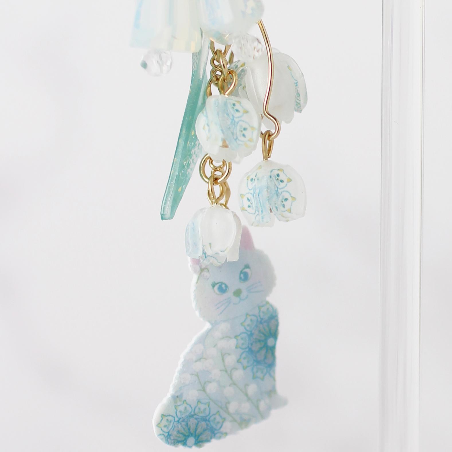 すずらん×ねこ 2wayアシンメトリーピアス／イヤリング｜揺れる鈴蘭と猫のトリックアートアクセサリー | 7枚目